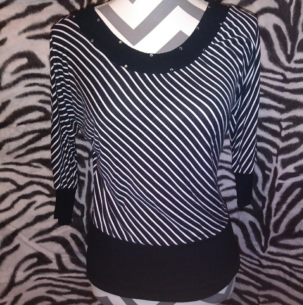 Blk/wht asymmetrical stripes w bling top